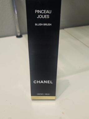 CHANEL Black and Gold Blush Brush